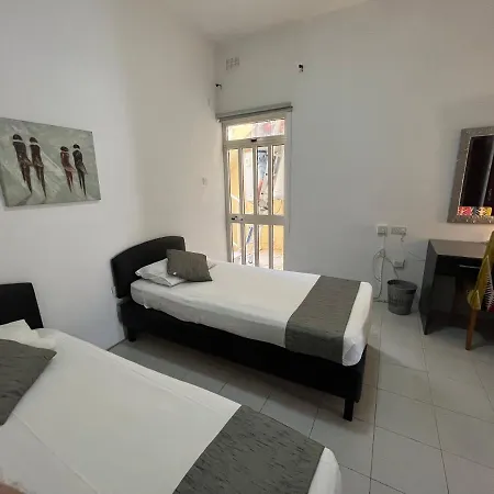 New Aurora 4, Cozy Double, Shared Bath Homestay